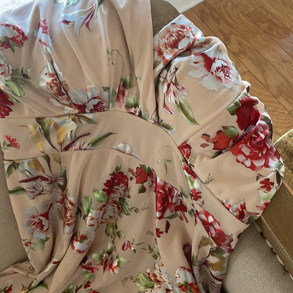 Never Worn😀 Cream with beautiful metallic floral print. open back sundress. NEW - Picture 6 of 13